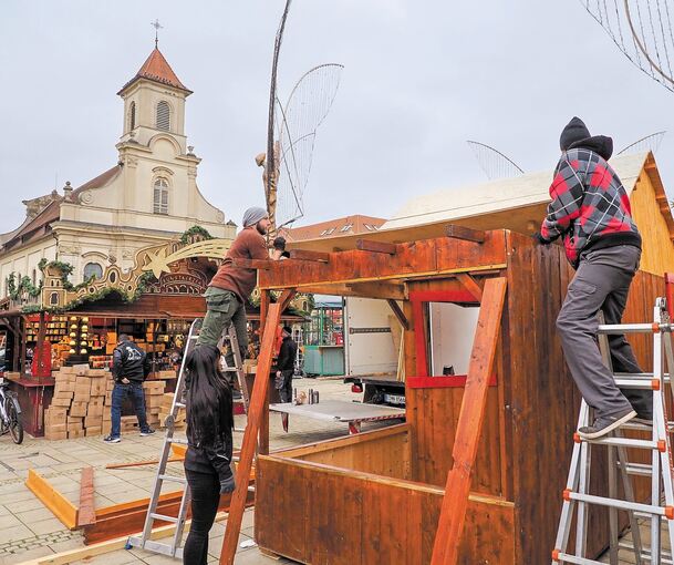 Vergeblich aufgebaut: Der Weihnachtsmarkt wird auch dieses Jahr nicht stattfinden. Foto: Holm Wolschendorf