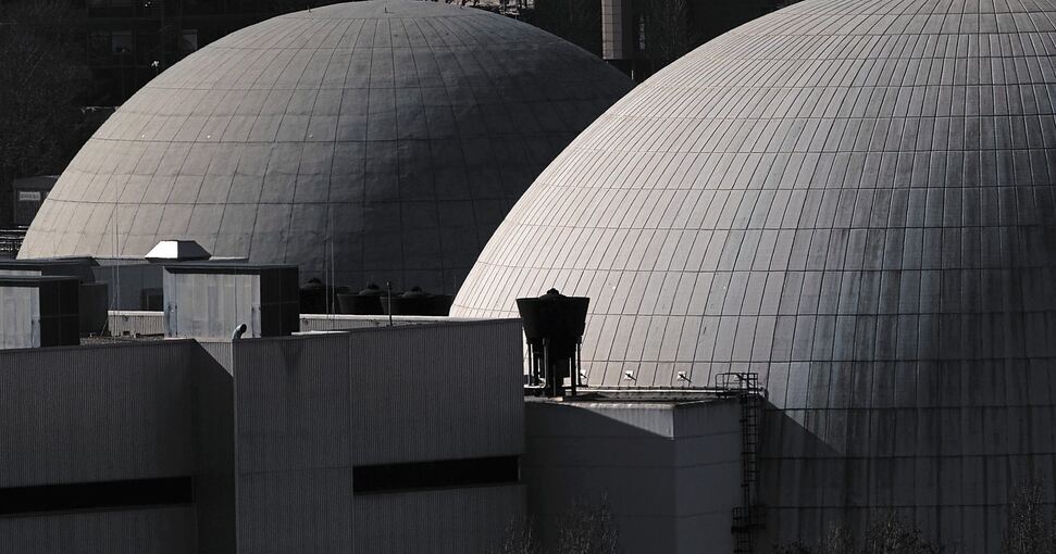 Atomkraftwerk Neckarwestheim: Seit 2017 wird Block I (hinten) abgebaut, Block II soll Ende 2022 abgeschaltet werden. Foto: Sebastian Gollnow/dpa