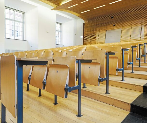 In den Hörsaal geht es für Studierende nur noch mit 2G-Nachweis. Ansonsten bleiben die Plätze leer. Foto:Uwe Anspach/dpa