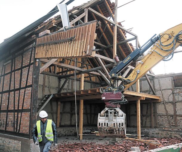 Die Kelter im Vaihinger Stadtteil Enzweihingen wird derzeit abgerissen. Um den Abbruch gab es im Vorfeld heftige Diskussionen. Dabei wurde festgestellt, dass das Scheunengebäude keine bau- oder kulturhistorische Bedeutung aufweist, die eine Erhaltung