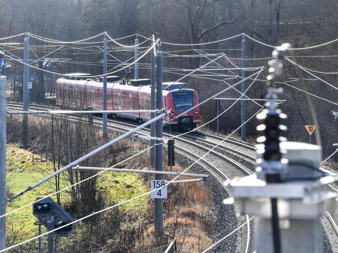 Bahn nimmt elektrifizierte Südbahnstrecke in Betrieb