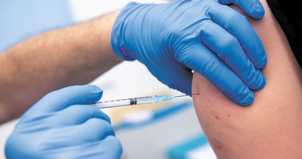 „Nur Impfen hilft“, sagt das Klinikum. Foto: Bernd Weißbrod/dpa