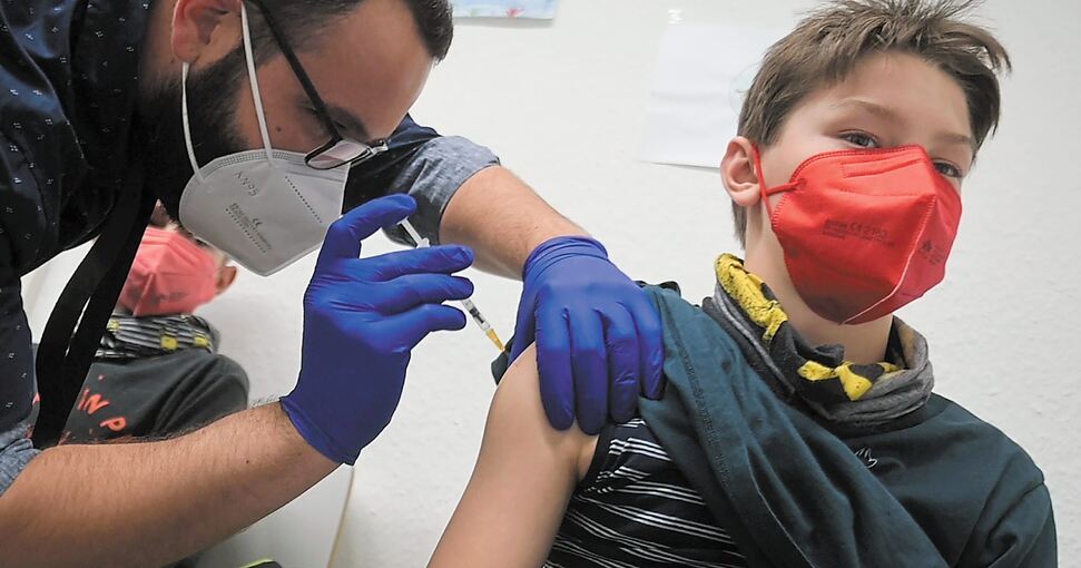 Für Kinder zwischen fünf und zwölf Jahren wird das Impfangebot im Landkreis ausgebaut. Foto: Sebastian Gollnow/dpa