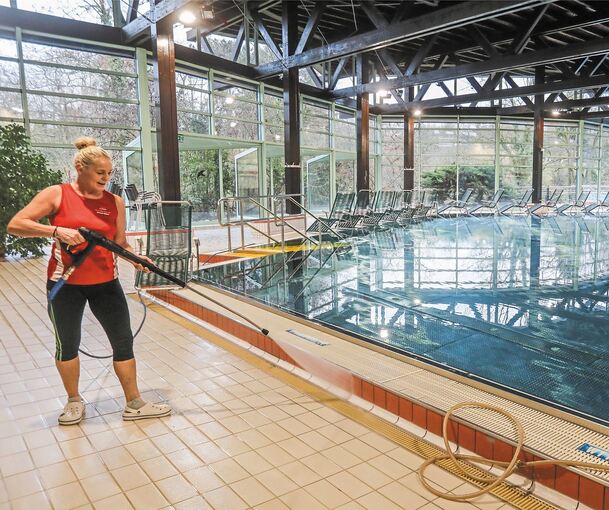 Nach 22 Monaten Schließzeit: Das Heilbad wird für den Start im Januar fit gemacht.Foto: Ramona Theiss