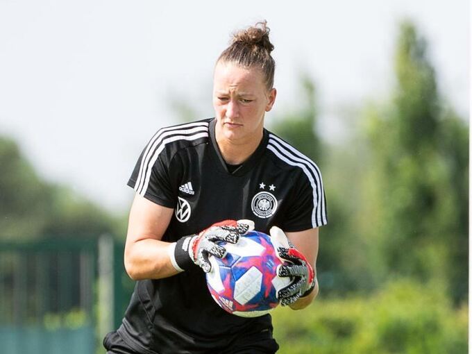Almuth Schult