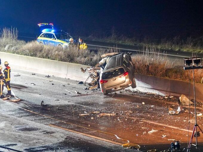 Ein Toter bei Verkehrsunfall auf der A5