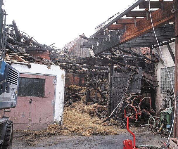 Die Scheune galt nach dem Brand als einsturzgefährdet. Archivfoto: A. Drossel