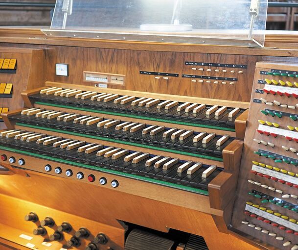 Der Spieltisch der Friedenskirchen-Orgel.