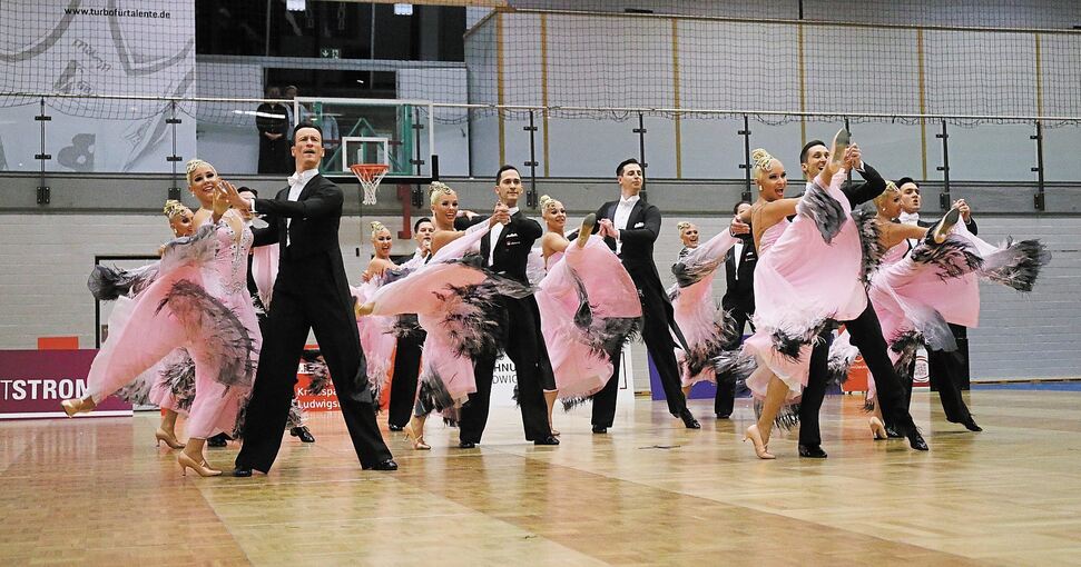Der TCL Ludwigsburg präsentiert mit großer Hingabe seine Choreographie „Avalon“– Platz drei ist der Lohn für eine Vorbereitung unter widrigen Umständen. Foto: Baumann