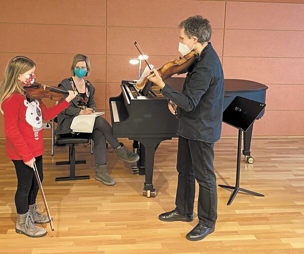 Vom Meister lernen konnten die Kinder und Jugendlichen der Violin- und Celloklassen der Jugendmusikschule Ludwigsburg. Foto: Jugendmusikschule/p
