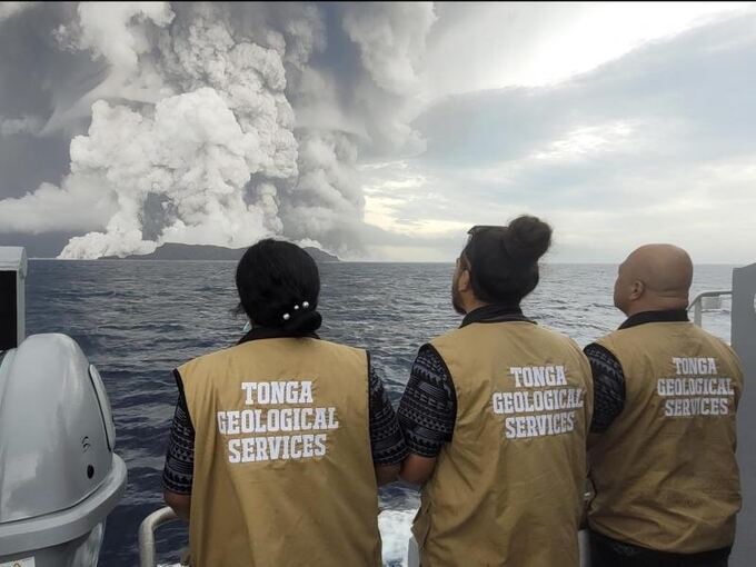 Nach Ausbruch von Untersee-Vulkan im Pazifik-Raum