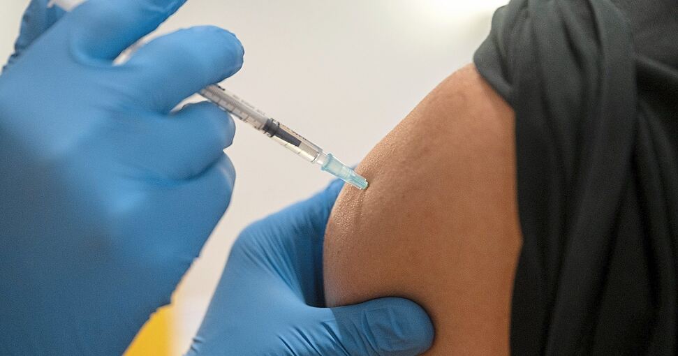 Längst nicht alle Mitarbeiter im Gesundheits- und Pflegesektor wollen sich impfen lassen. Archivfoto: Sebastian Gollnow/dpa