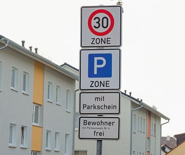 Das Anwohnerparken soll nach dem Willen der Verwaltung teurer werden. Archivfoto: Holm Wolschendorf