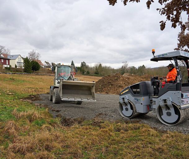 Das neue Baugebiet am Gämsenberg unterhalb des Schlösslesfelds wird derzeit erschlossen, doch für den Wohnungsbau fehlen im Moment die nötigen Förderzusagen. Foto: Andreas Becker