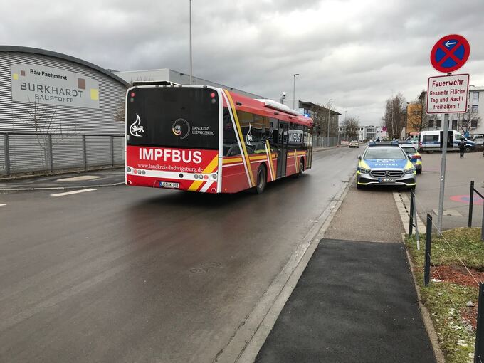 350_0008_2956093_asperg_impfbusse