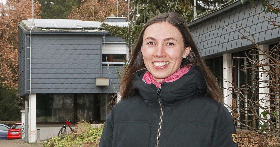 Franziska Käfferlein ist seit November vorigen Jahres als Klimaschutzbeauftragte des Kirchenbezirks Ludwigsburg tätig. Nicht alle kirchlichen Gebäude verfügen über eine Photovoltaikanlage, so wie das Gemeindehaus der Auferstehungskirche. Foto: Ramona