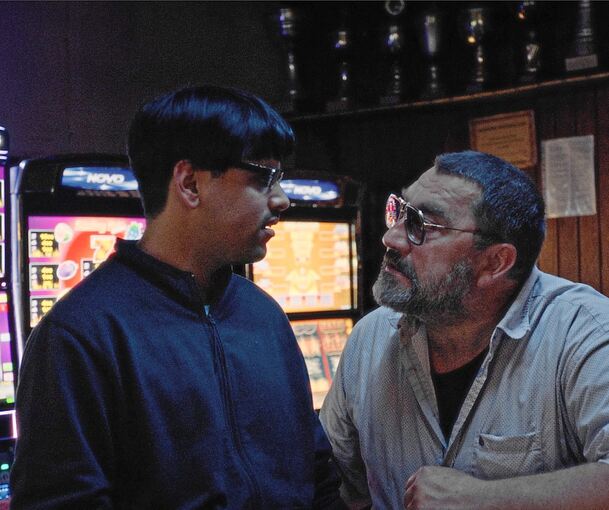 Haben’s nicht leicht: Die zwei Automatenzocker Jamu (links) und Uwe. Foto: privat