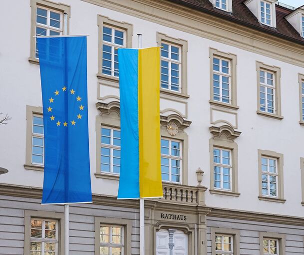 Immer wieder wurde in den vergangenen Jahren die Flagge der Ukraine vor dem Ludwigsburger Rathaus gehisst.