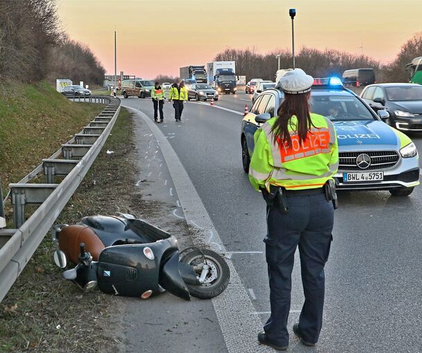 Die Rollerfahrerin wurde schwer verletzt. Foto: KS-Images.de/Andreas Rometsch