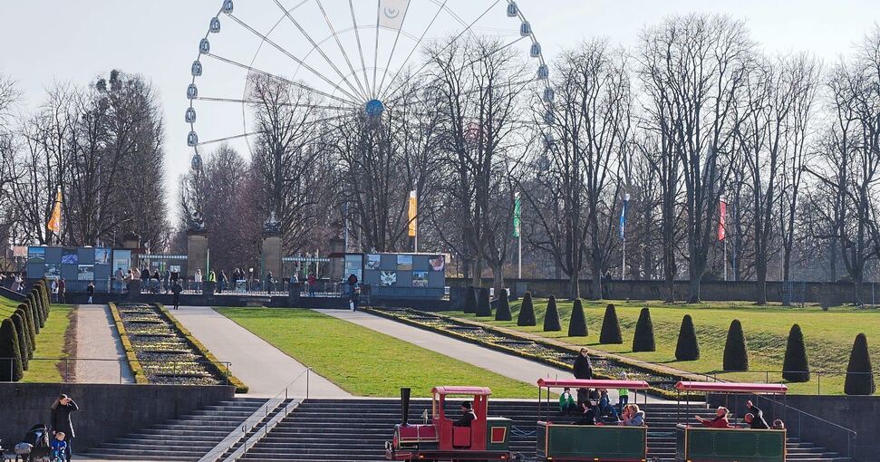 Bereits im vergangenen Jahr gab es ein Bähnle, das vom Marktplatz bis zum Riesenrad fuhr. Archivfoto: Holm Wolschendorf