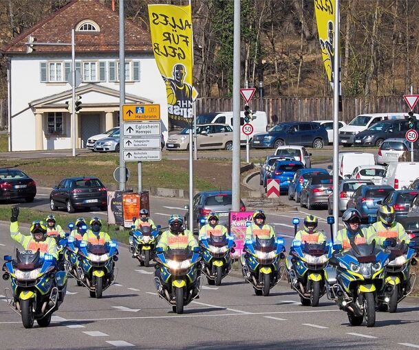 Der Autokorso wurde von vielen Polizisten begleitet. Foto: Holm Wolschendorf