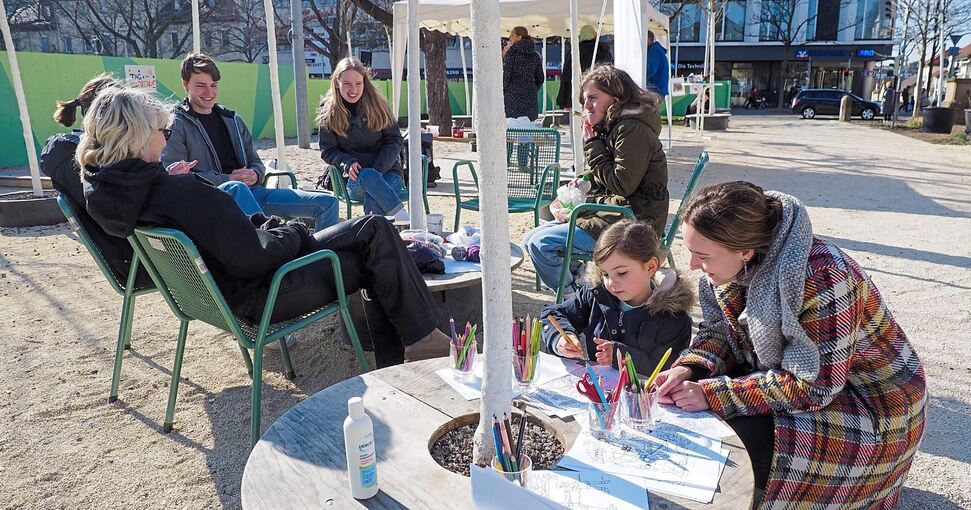 Das Staatsarchiv bietet auf der Pop-Up-Fläche am Arsenalplatz Aktionen für Kinder an. Foto: Holm Wolschendorf