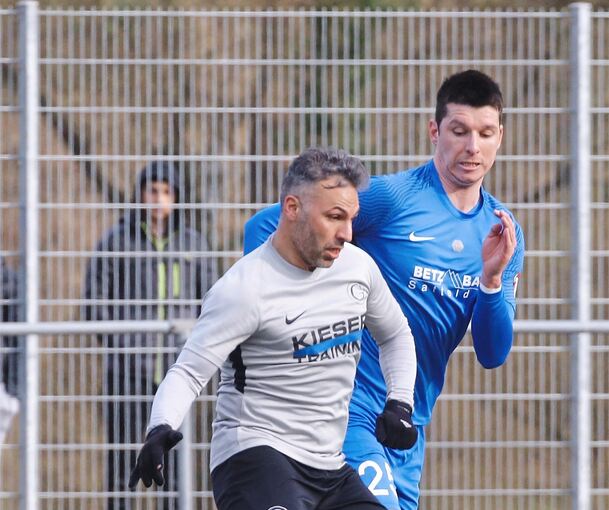 Ali Parhizi (Germania, links) gegen Sebastian König (Satteldorf).Foto: bm
