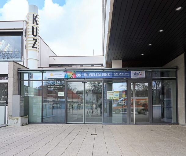 Im Kulturzentrum werden die Ergebnisse live verkündet.