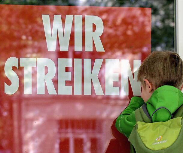Wegen eines Streiks der Beschäftigten im Erziehungsdienst können heute viele Kinder nicht in den Kindergarten gehen. Foto: Jan Woitas/dpa