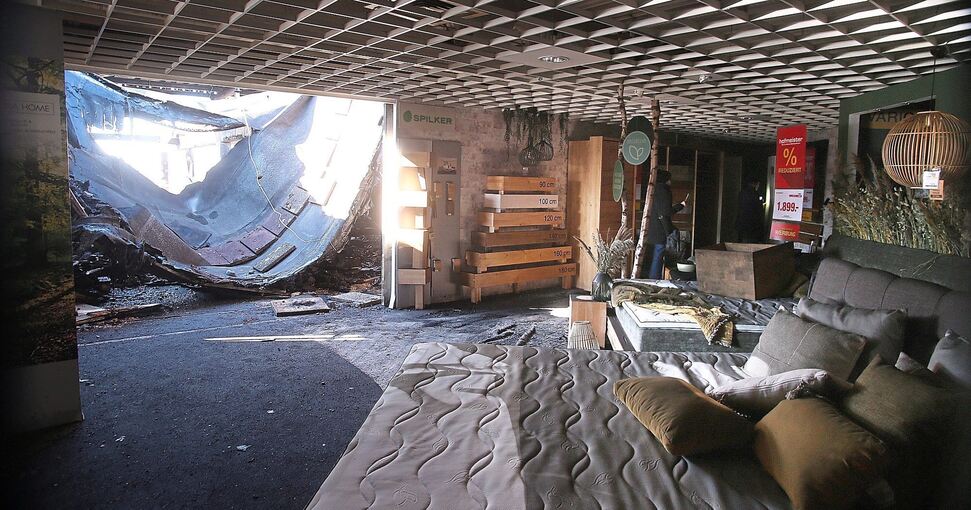 Dank der Brandschutzmauern konnte eine weitere Ausbreitung der Flamen gestoppt werden. Archivfoto: Alfred Drossel