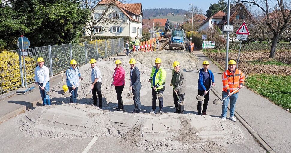 Die ein Kilometer lange Ortsdurchfahrt in Gronau wird die nächsten Monate saniert. Foto: Holm Wolschendorf