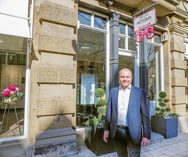 Markus Stammberger vor dem Geschäft in der Myliusstraße. Fotos: Wolschendorf