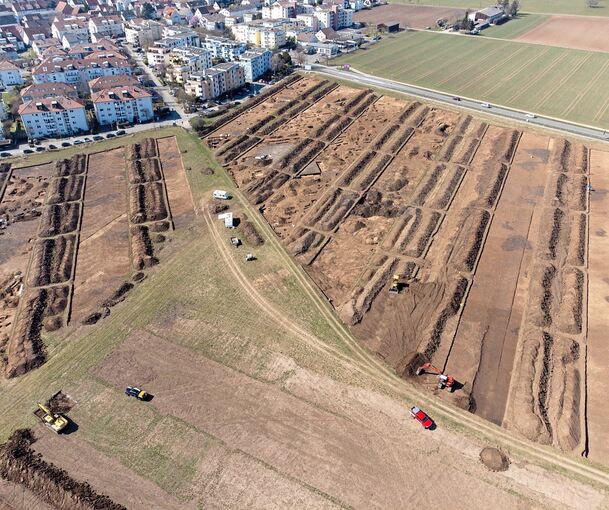 Das geplante Neubaugebiet Bruhweg II in Gerlingen ist seit Monaten eine große Ausgrabungsstätte. Fotos: Holm Wolschendorf/privat
