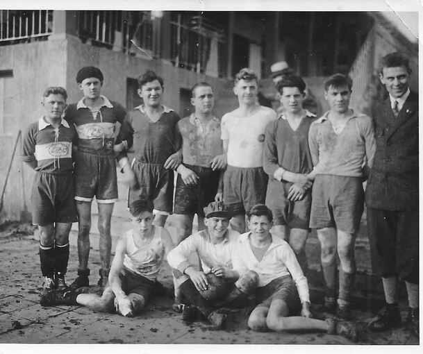 Vor allem Fußball wird bei der DJK gespielt: Hier die Mannschaft von 1929. Archivfoto: DJK/p