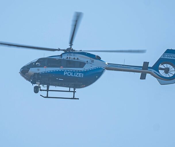 Bei der Suche war ein Helikopter im Einsatz. Symbolbild: dpa