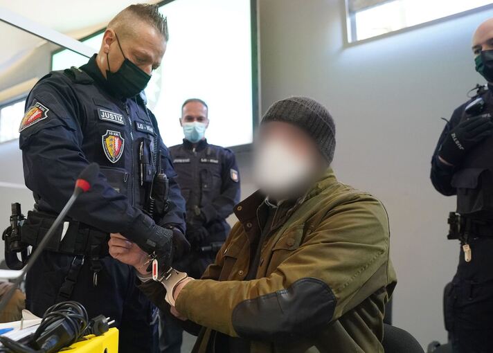 Prozess wegen Dreifachmordes Prozess wegen Dreifachmordes