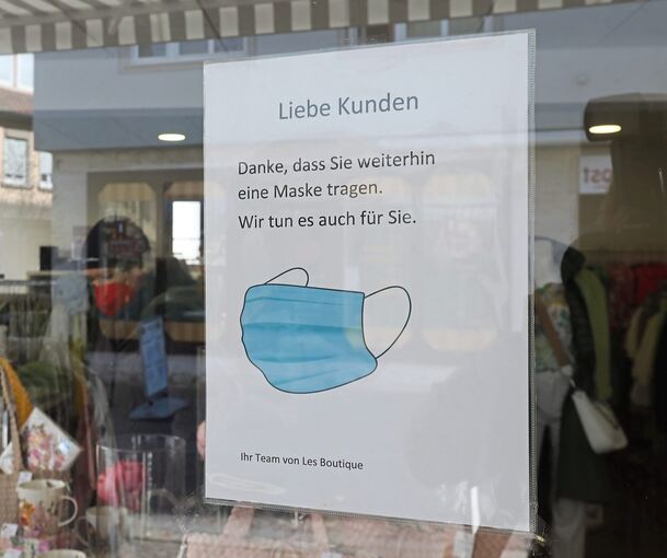 Auch Les Boutique in Marbach bittet weiterhin um Masken. Foto: Ramona Theiss