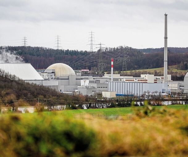Das Kernkraftwerk Neckarwestheim wird bald abgeschaltet, 57 Prozent der Baden-Württemberger möchten es länger laufenlassen. Foto: Christoph Schmidt/dpa
