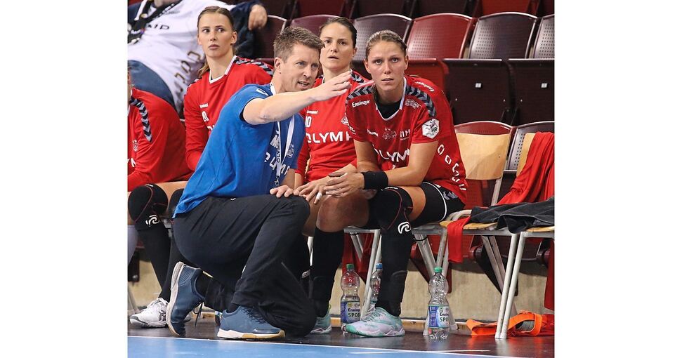 Neu-Bundestrainer Markus Gaugisch mit Nationalspielerin Xenia Smits (rechts).Foto: Baumann