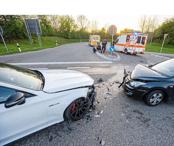 Zwei Verletzte forderte dieser Unfall bei Steinheim. Foto: KS-Images.de/Karsten Schmalz: