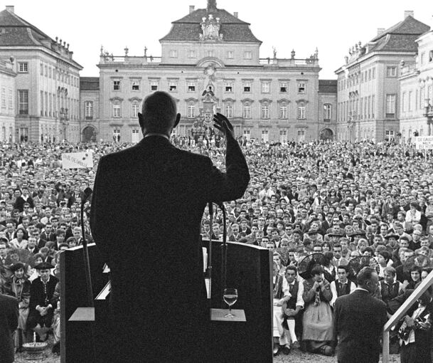 De Gaulle am 9. September 1962 während seiner Rede an die deutsche Jugend im Ludwigsburger Schlosshof. Archivfoto: Presse- und Informationsamt der Bundesregierung