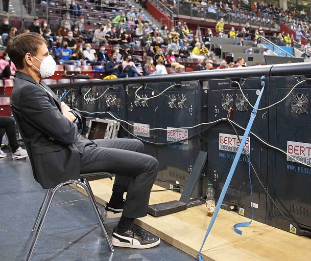 Alexander Reil in der erneut nicht ausverkauften MHP-Arena: Der 1. Vorsitzende der Riesen hofft zukünftig auf mehr Zuschauer bei Ludwigsburger Heimspielen. Foto: Baumann