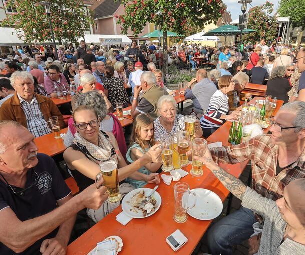 Nach coronabedingter Pause feierten die Menschen beim Kelterplatzfest Eglosheim. Foto: Ramona Theiss