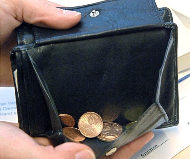 Das Geld ist weg: Dem Trickdieb gelang es, rund 100 Euro aus der Geldbörse zu stehlen.