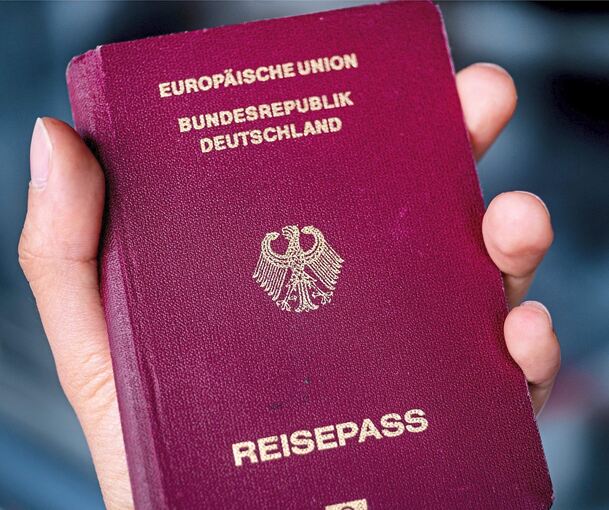 Ob Australien oder Großbritannien: Ohne gültigen Reisepass sind Reisen in Länder außerhalb der EU nicht möglich Foto: dpa