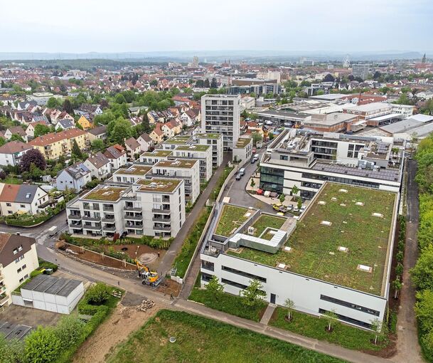 Blick auf das Baywa-Areal an der Schönbeinstraße, im Vordergrund die Gewerbebauten. Foto: Holm Wolschendorf
