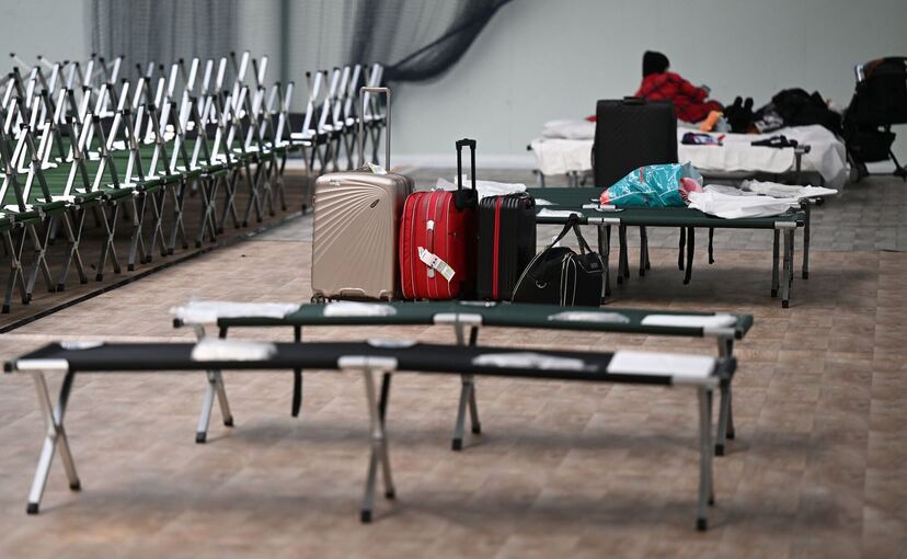 Flüchtlinge in Sporthalle
