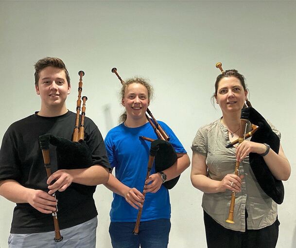 Die Dudelsackspieler Tizian, Ferdinand und Susanne Godel.Foto: Jugendmusikschule