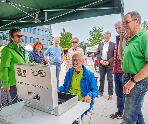 Die Verkehrswacht war mit einem Reaktionstestgerät beim ersten Mobilitätstag vertreten. Die Ludwigsburger Energieagentur hat über nachhaltige Mobilität informiert. Fotos: Holm Wolschendorf