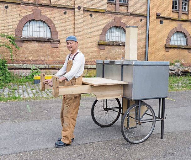 Dank der beiden alten Räder ist das 150-Kilo-Gerät mobil. Foto: Holm Wolschendorf